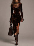 Ingrid Vestido Midi Ajustado de Terciopelo Vintage con Encaje, Cuello Alto y Abertura Lateral