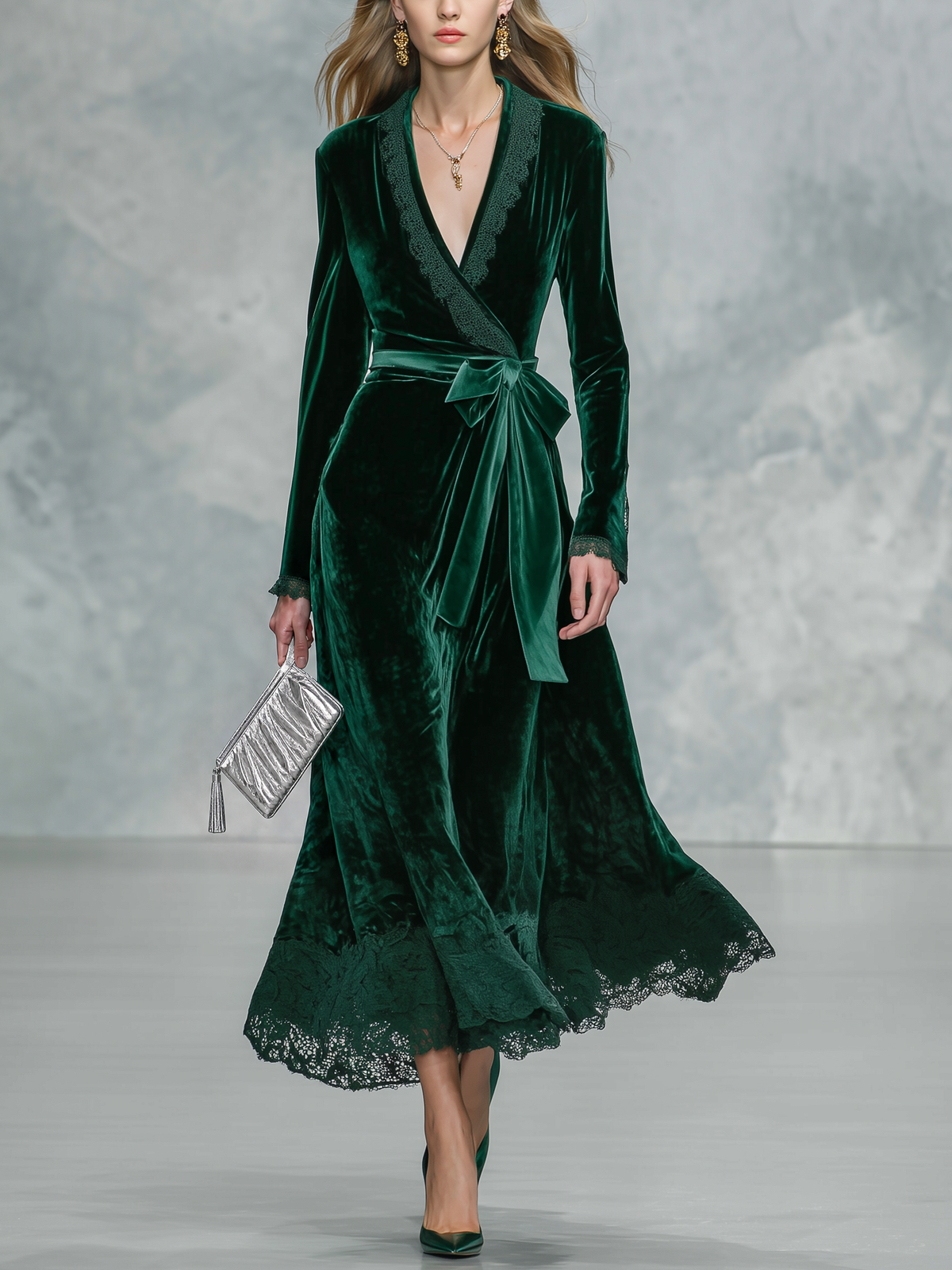 Sofía Vestido Maxi Cruzado de Terciopelo con Encaje