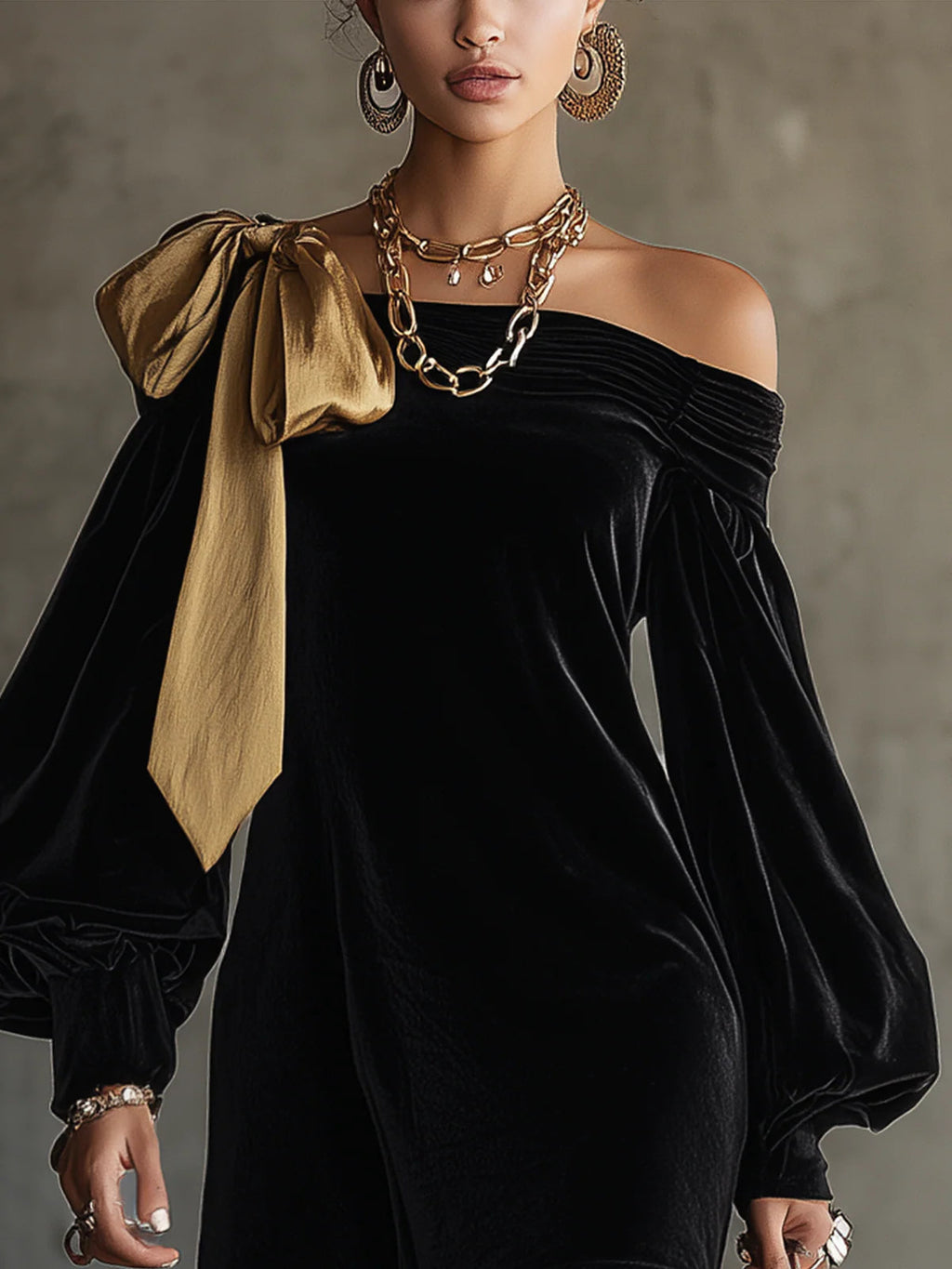 Yolanda Vestido Mini de Terciopelo Negro con Lazo Dorado
