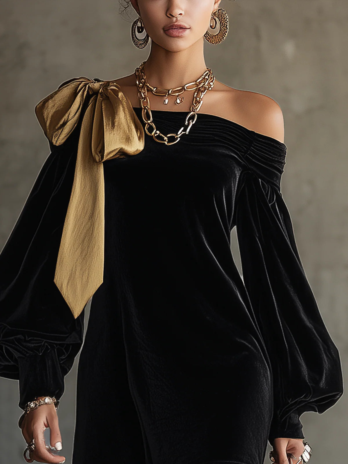 Yolanda Vestido Mini de Terciopelo Negro con Lazo Dorado