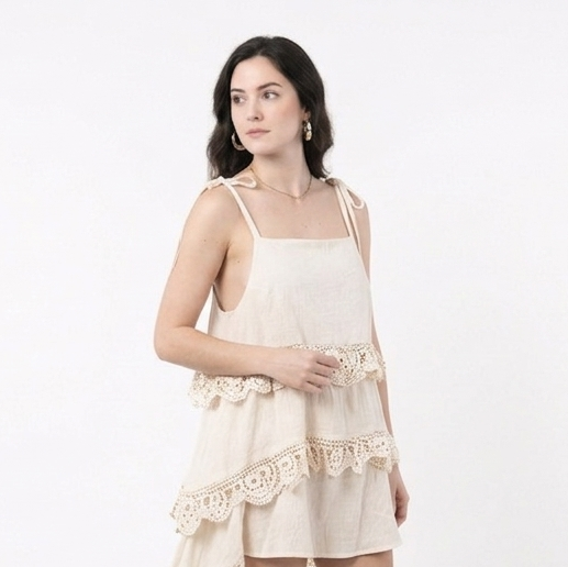 Vestido "Aria Midnight" – Satinado con Escote Drapeado & Lazo