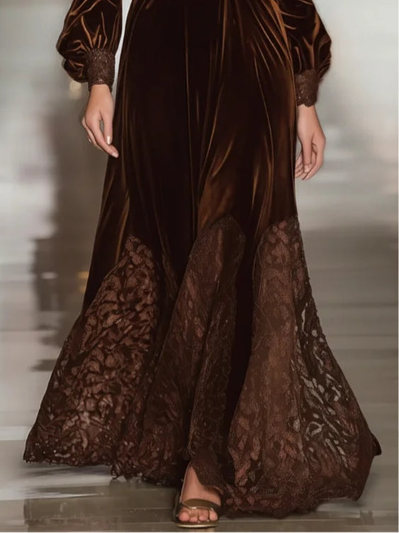 Nazaret Vestido Largo de Terciopelo con Encaje, Cuello Alto y Mangas Globo