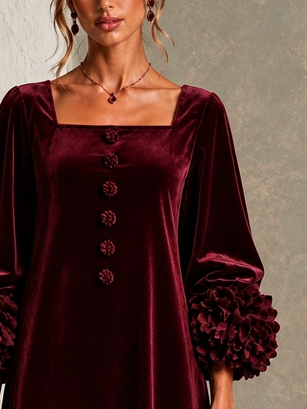 Paula Vestido Corto de Terciopelo Burdeos con Botones Delanteros y Puños Florales Llamativos