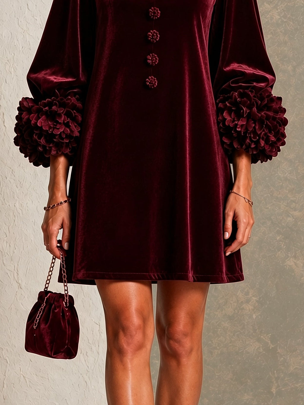 Paula Vestido Corto de Terciopelo Burdeos con Botones Delanteros y Puños Florales Llamativos