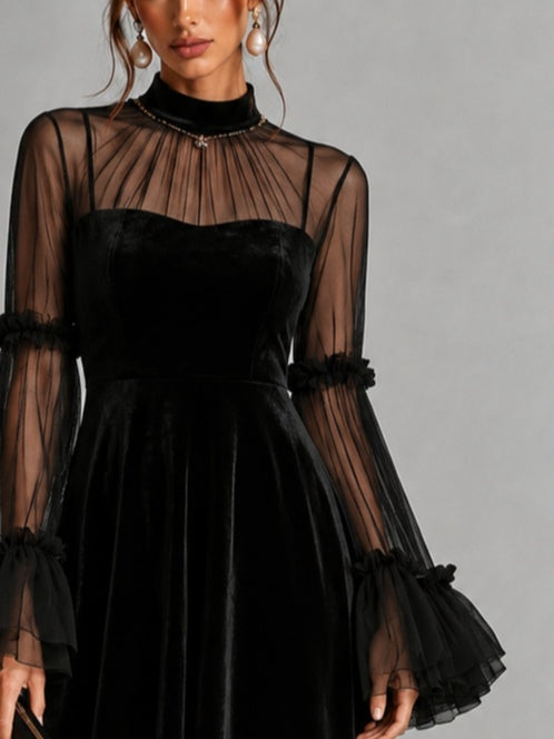 Lorena Vestido Midi Plisado de Terciopelo Negro y Malla Transparente Combinados