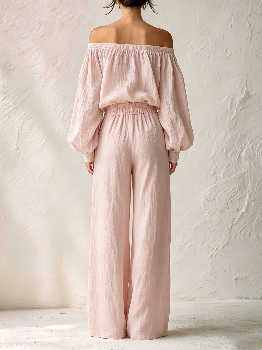 Tamara Conjunto de Top Rosa de Hombros Descubiertos y Mangas Abullonadas con Pantalón de Pierna Ancha de Talle Alto