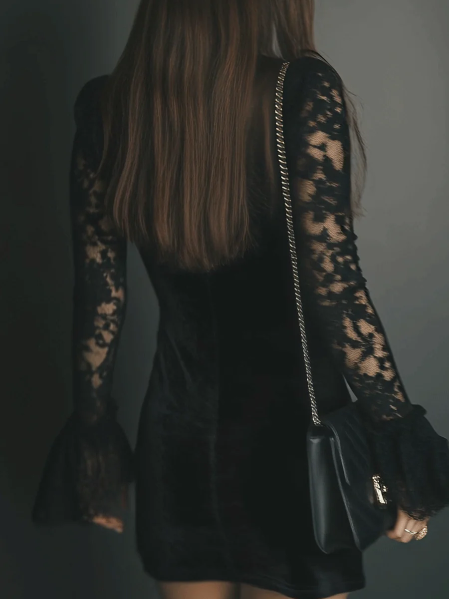 Dafne Vestido Mini de Terciopelo Negro con Encaje